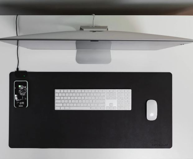 KeySmart • Multifunkční T,kožená DaskPad podložka+integrovaná bezdrátová nabíječ