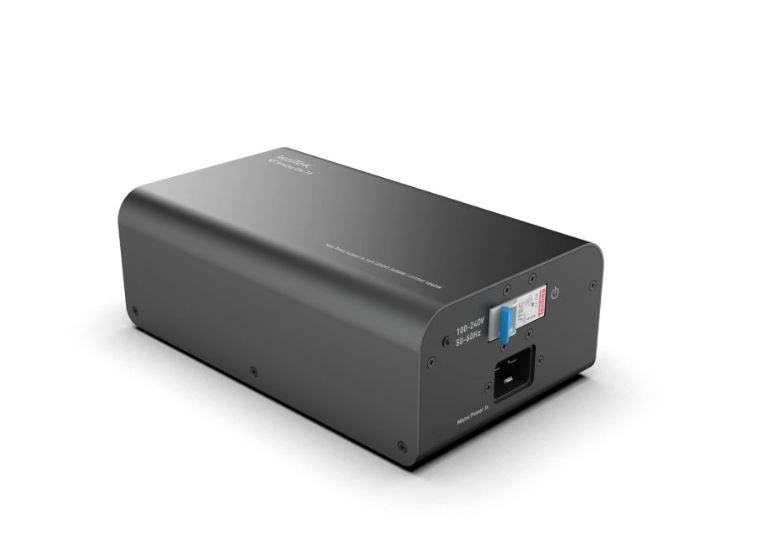 IsoTek  V5 - Syncro Uni Blocking Box 10A *  C14/C15 • Black